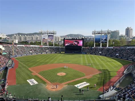 서울종합운동장 야구장, 그곳에서 펼쳐지는 무한한 상상의 나래